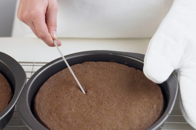 Controllate la cottura del dolce