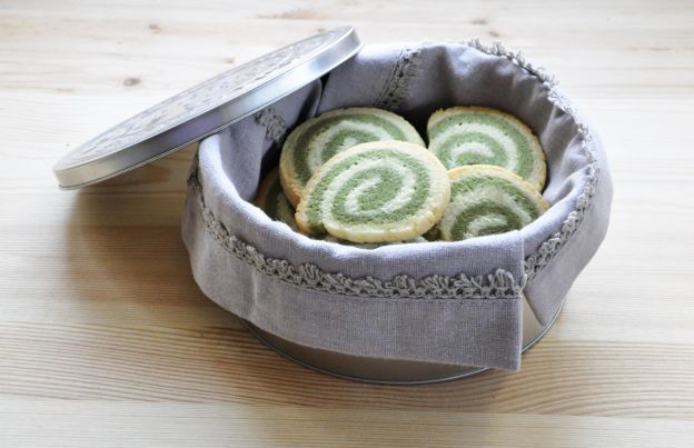 18. Biscotti a spirale al té matcha