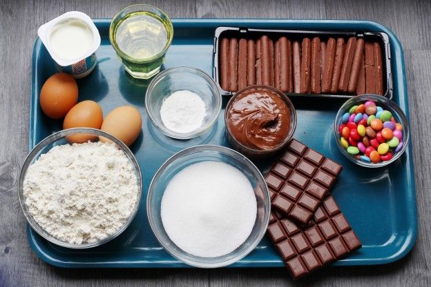 Gli ingredienti per la torta di compleanno