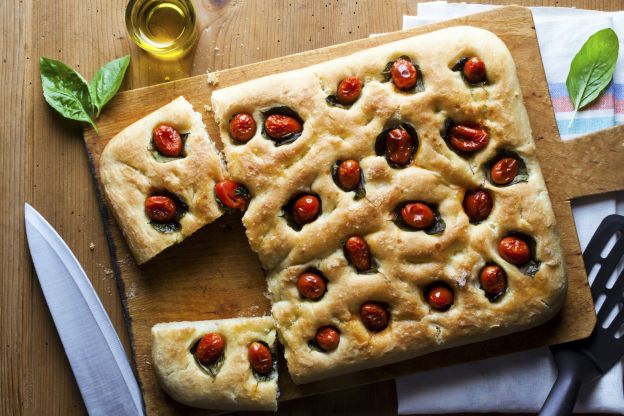 Focaccia pomodorini e basilico