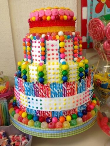 Torta di caramelle gommose e dolci