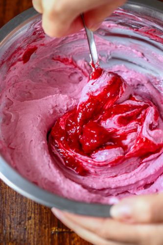 preparate  la crema ai lamponi