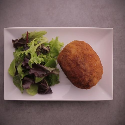 Avocado fritto, ripieno di formaggio