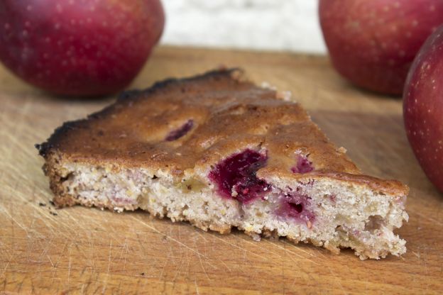 Torta con mele e marmellata