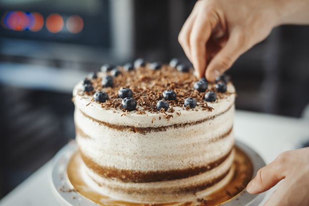 Torta a strati ripiena di crema