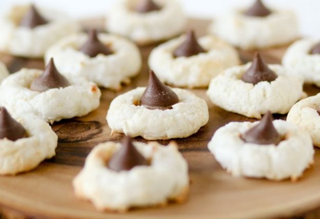 Conetti di cioccolato e biscotto