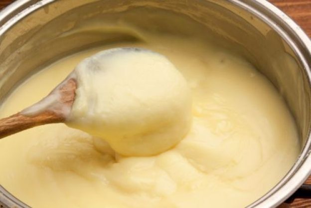 Preparate la crema pasticcera