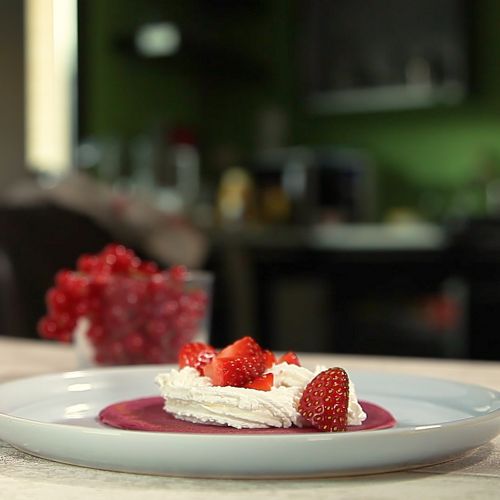 4. Aggiungere le fragole tagliate a pezzetti