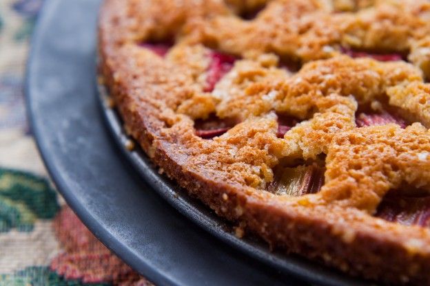 5. Crostata di rabarbaro e fragole