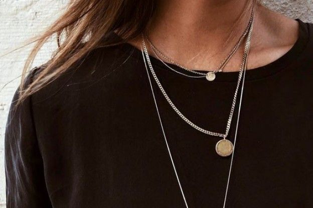 Come evitare che i tuoi gioielli lascino giù il colore