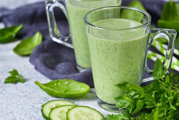 Smoothie detox avocado e cetriolo