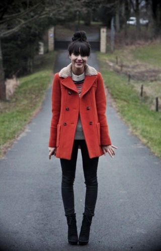 Cappotto con collo di pelliccia finta