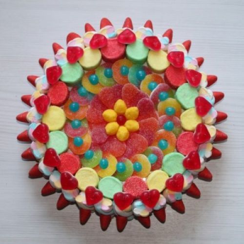 Torta di caramelle gommose e dolci