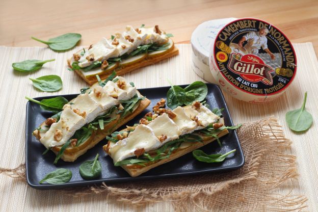 Camembert, pere e spinaci