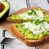Toast con avocado e formaggio