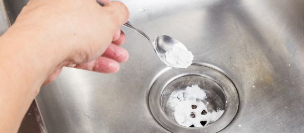 Come pulire il lavandino con la farina