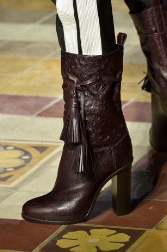 Gli stivaletti con nappe