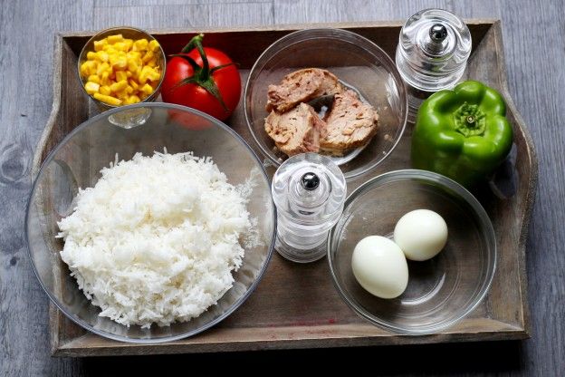 Gli ingredienti per rpeparare l'insalata di riso