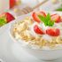 Yogurt con cereali e fragole