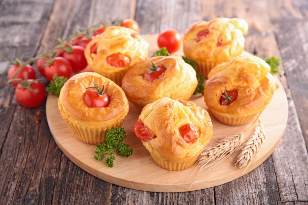 Muffin salati al pomodoro e formaggio