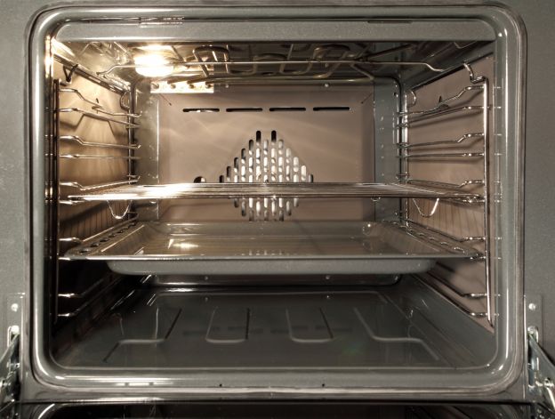 3. SGRASSA LE TEGLIE DEL FORNO SENZA FATICA