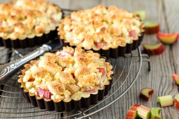 Torta crumble al rabarbaro