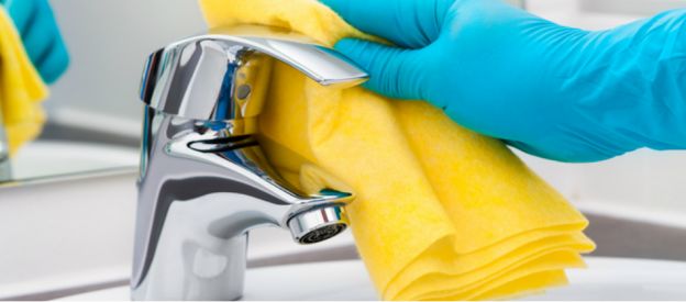 6. RIMUOVERE MACCHIE D'ACQUA E CALCARE DAL RUBINETTO