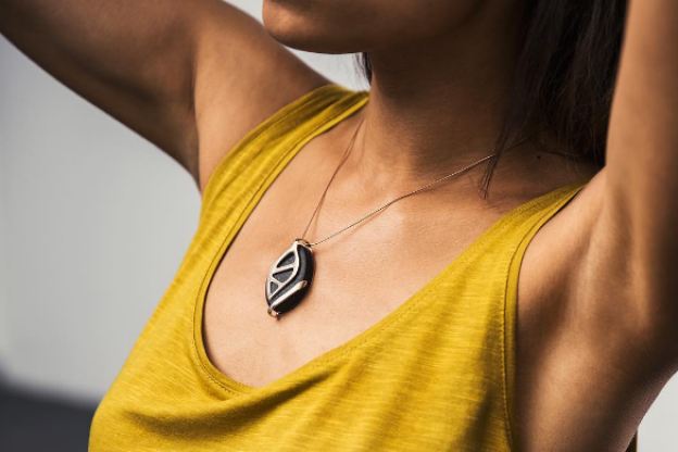 Come evitare che i tuoi gioielli lascino giù il colore