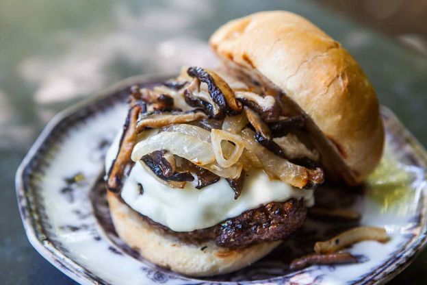 30. Aggiungi il sapore di funghi al tuo hamburger