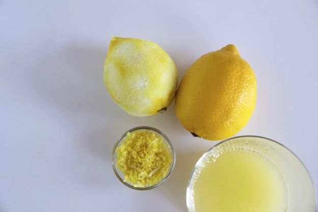 Il più semplice: il succo di limone