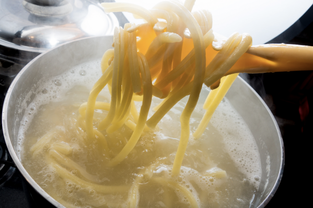 Riutilizzare l'acqua di cottura della pasta