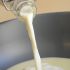 2. Aggiungere 60 ml di latte fresco intero