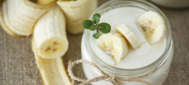 Trifle leggero allo yogurt, muesli et frutta fresca