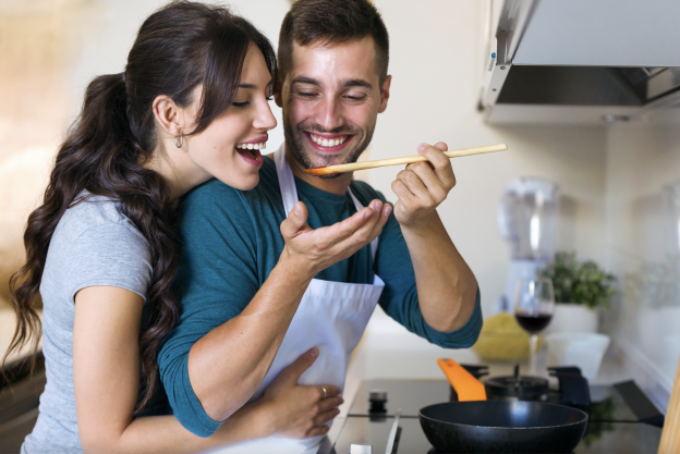 Aiuta un uomo in cucina!