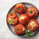 7 ricette di pomodori ripieni: freschezza pronta in un attimo