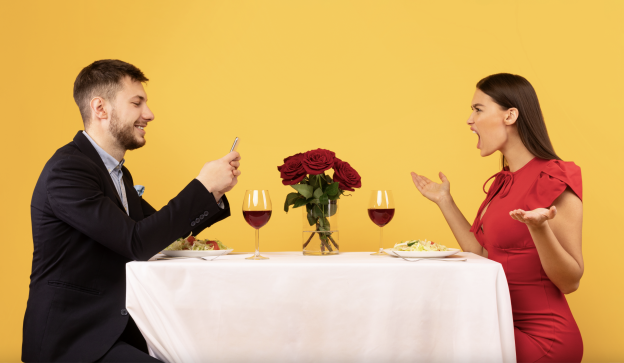 Come dovrebbe comportarsi un perfetto gentlemen a tavola