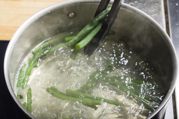 Verdure cotte all'acqua minerale