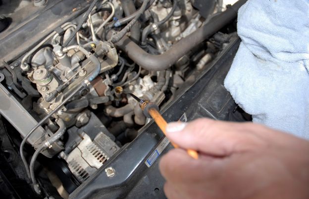 Lavare il motore della macchina