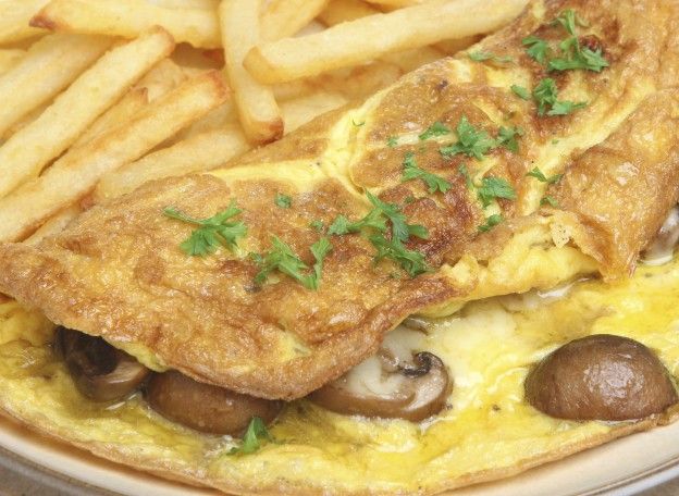 La frittata con champignons e patatine fritte