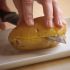 6. Tagliare le patate nel senso della lunghezza