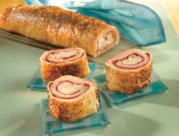 Rotolo salato con prosciutto e formaggio