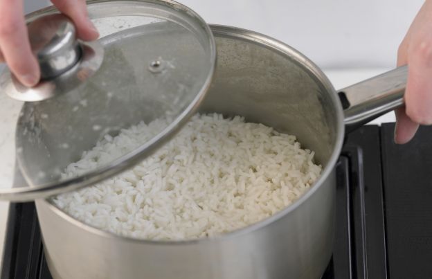 Come dimezzare le calorie contenute nel riso