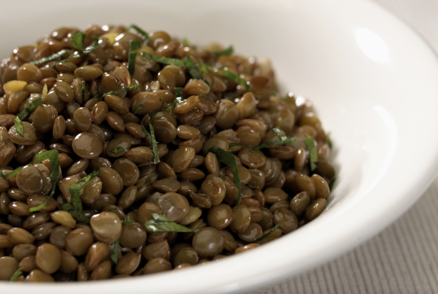 Salate durante la cottura delle lenticchie o di altri legumi