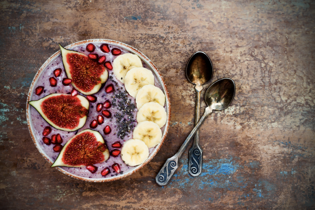 Smoothie ai fichi, banana e mirtilli