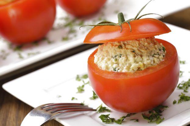 Pomodori ripieni di crema al formaggio ed erbette