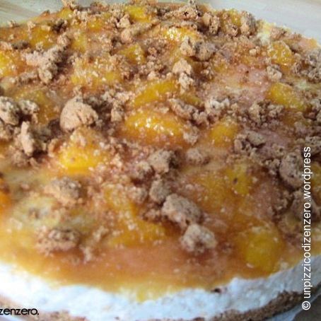 Cheesecake ricotta e amaretti con pesche caramellate