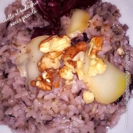 Risotto al radicchio con noci e provola