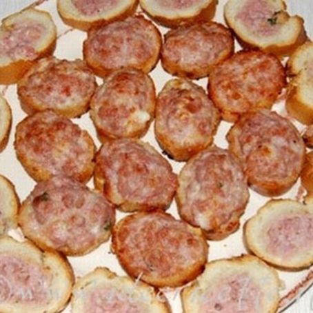 CROSTINI STRACCHINO E SALSICCIA
