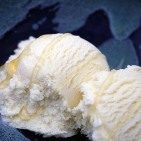 Gelato al miele e nocciole tostate