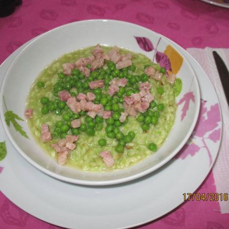 Risotto con crema di piselli e pancetta